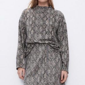 NWT Zara Cropped Snakeskin Sweater